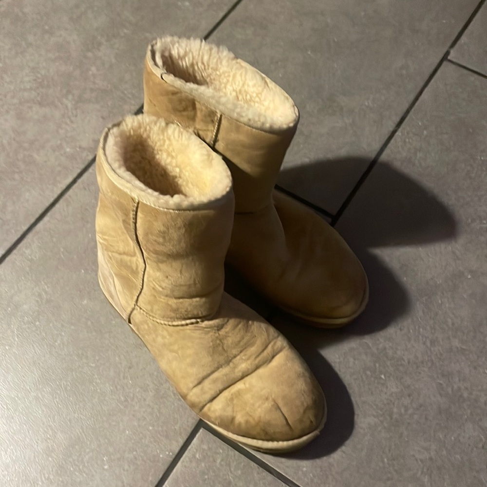 Really pretty golden UGGs